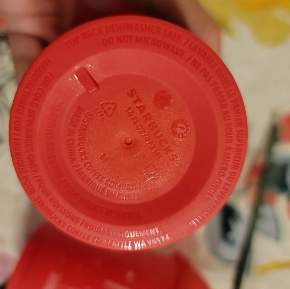 NWOT Starbucks 2023 Holiday Reusable Cup with Dome Lid and Straw